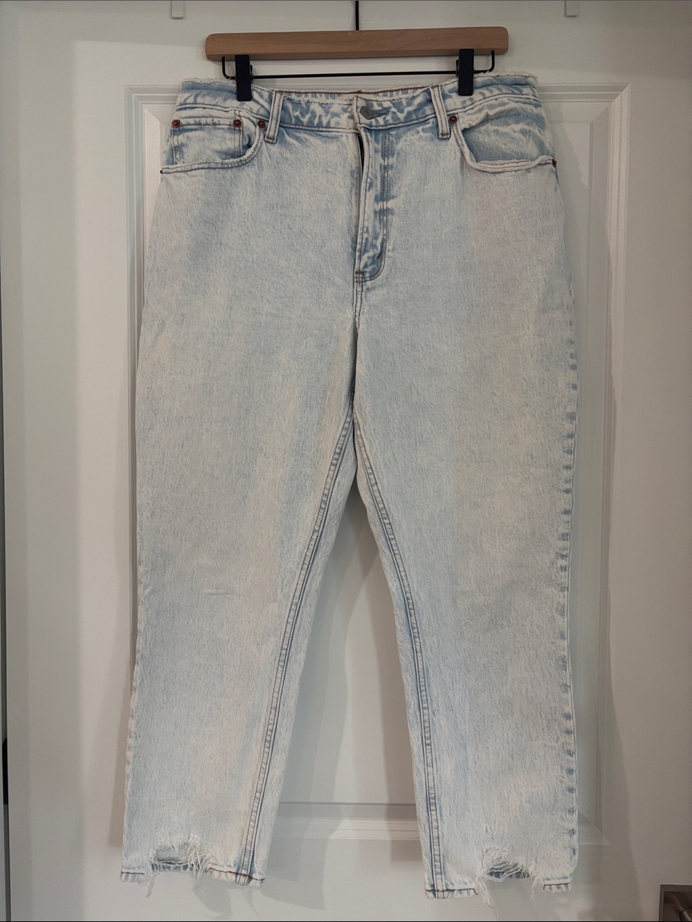 Abercrombie & Fitch, Women’s, The Mom High Rise Jeans, Size 31/12R, light wash